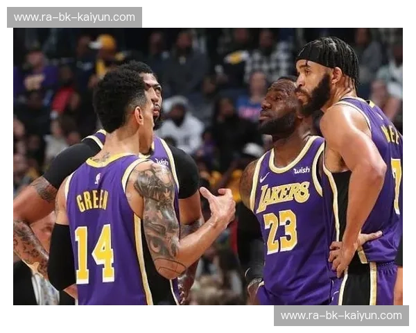 热火vs湖人雨：当南海岸的烈焰在紫金骤雨中重燃，这一场较量关乎灵魂与纯粹